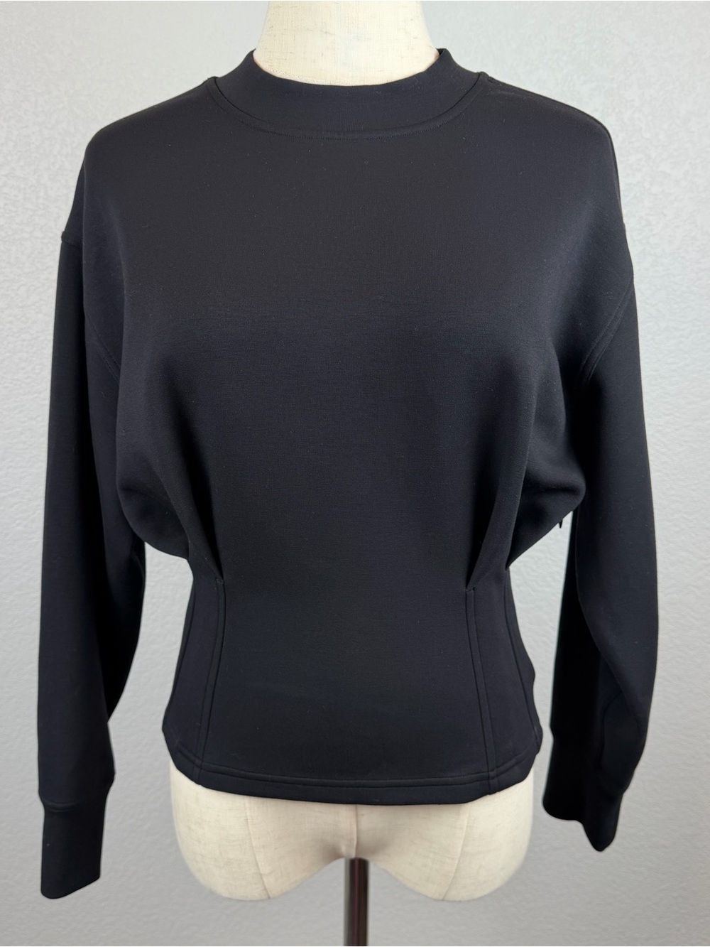 Lululemon Gathered Waist Crew Pullover Black | PTP 19"
